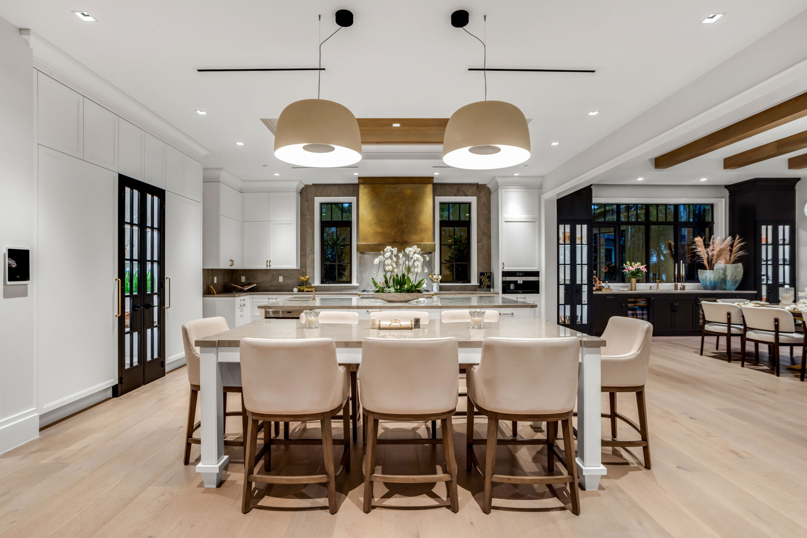 13 - DINING_2_TO_KITCHEN_STRAIGHT_EB