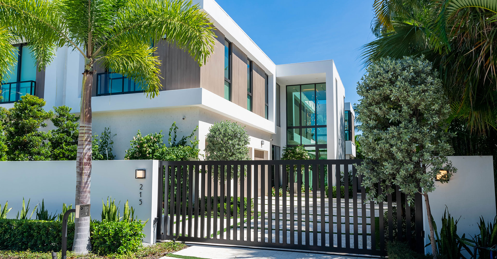 Delray-Modern-Courtyard-1